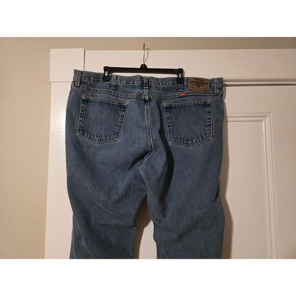 Wrangler Straight Jeans Mens Size 44 x 30 Blue Dark Wash Authentic Relaxed Fit - Picture 5 of 9
